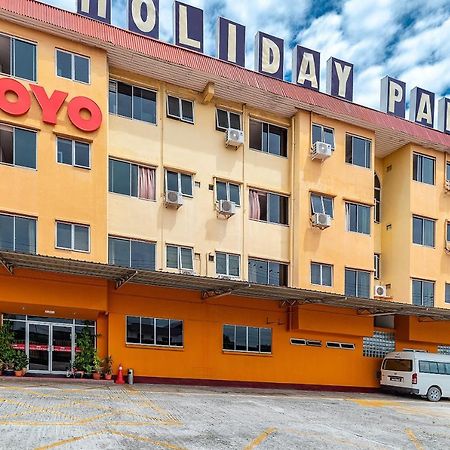 Oyo 89864 Hotel Holiday Park Kota Kinabalu Bagian luar foto