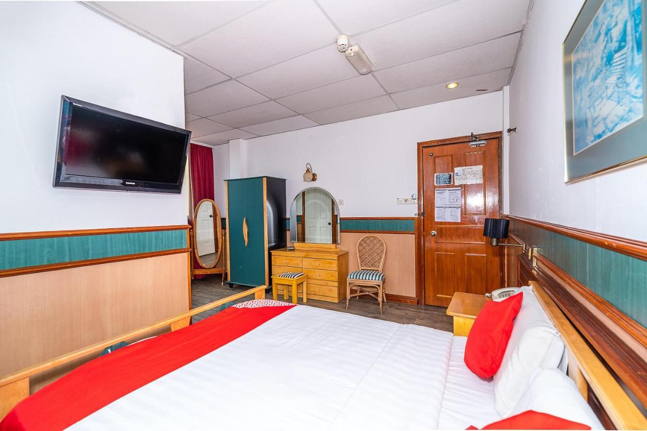 Oyo 89864 Hotel Holiday Park Kota Kinabalu Bagian luar foto