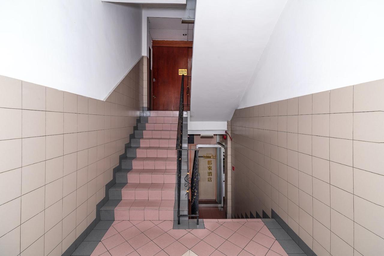 Oyo 89864 Hotel Holiday Park Kota Kinabalu Bagian luar foto