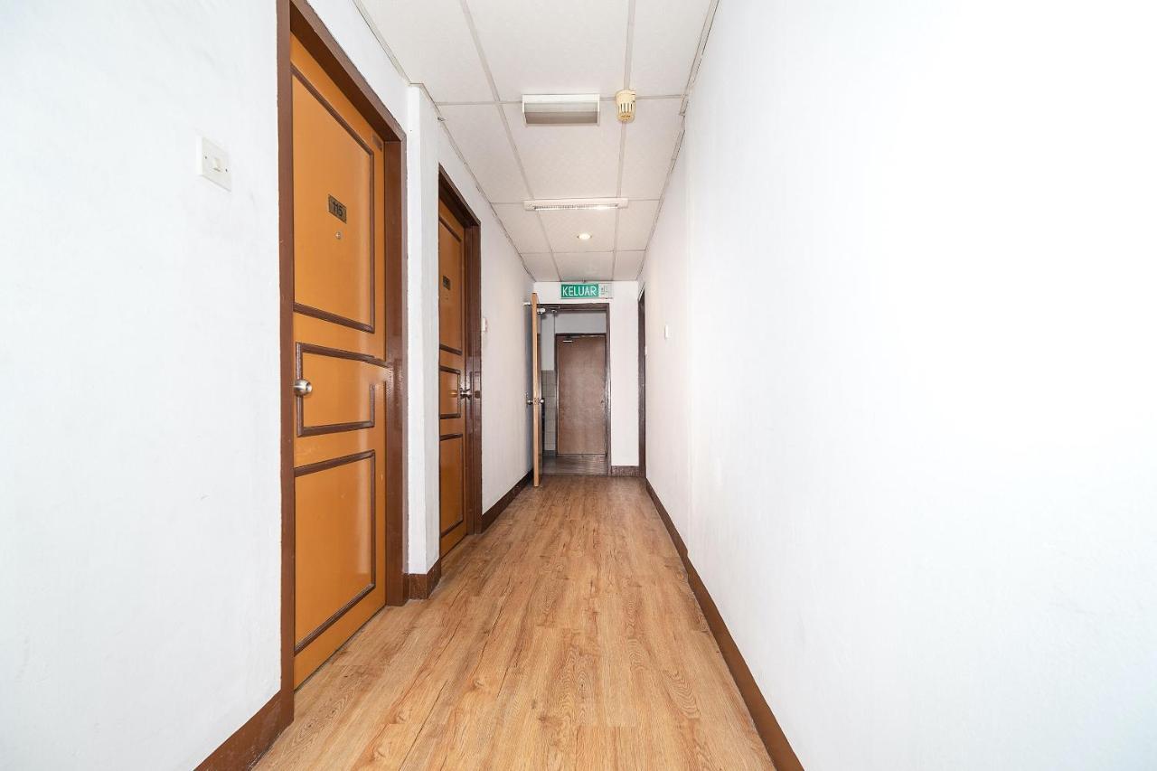 Oyo 89864 Hotel Holiday Park Kota Kinabalu Bagian luar foto