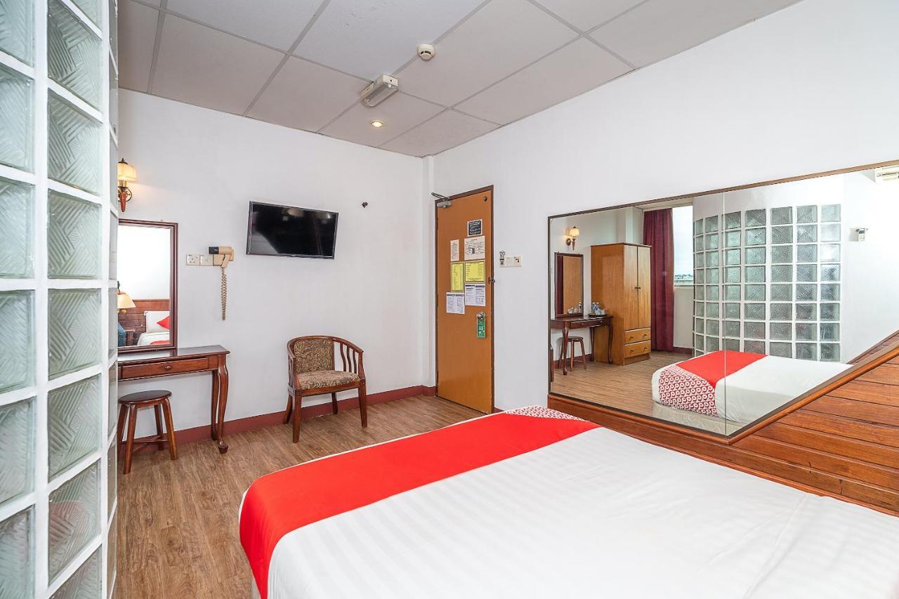 Oyo 89864 Hotel Holiday Park Kota Kinabalu Bagian luar foto