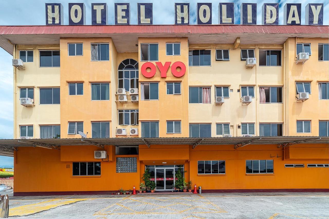 Oyo 89864 Hotel Holiday Park Kota Kinabalu Bagian luar foto