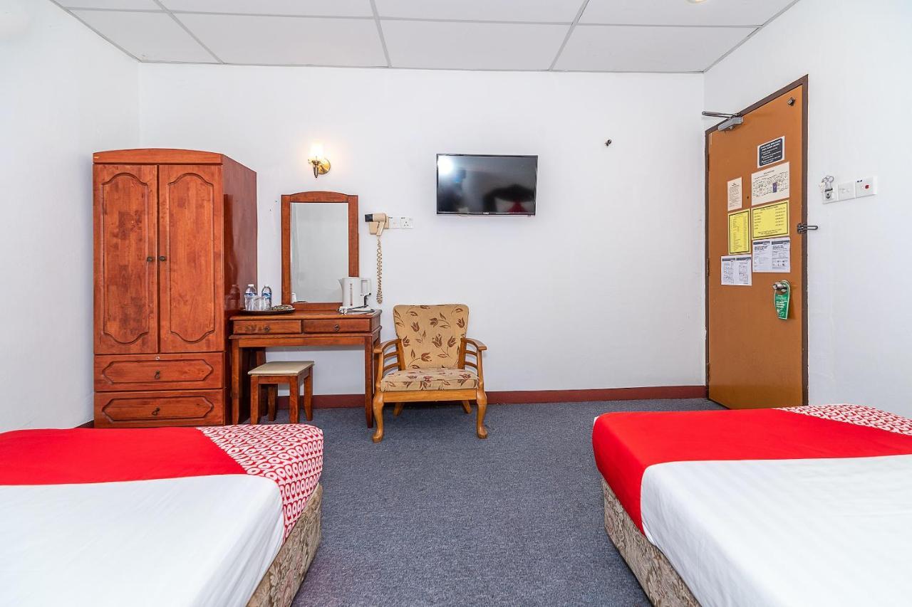 Oyo 89864 Hotel Holiday Park Kota Kinabalu Bagian luar foto