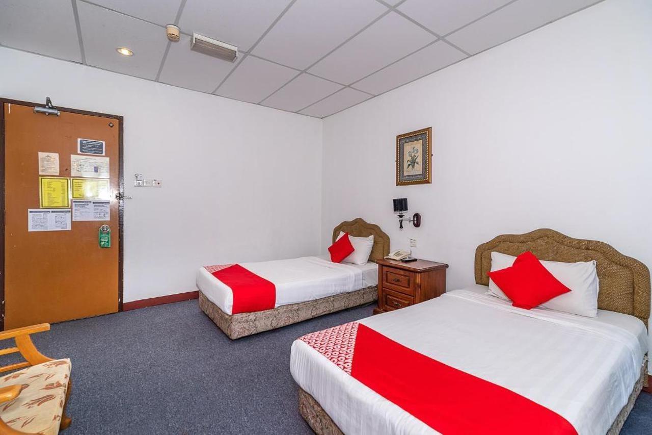 Oyo 89864 Hotel Holiday Park Kota Kinabalu Bagian luar foto