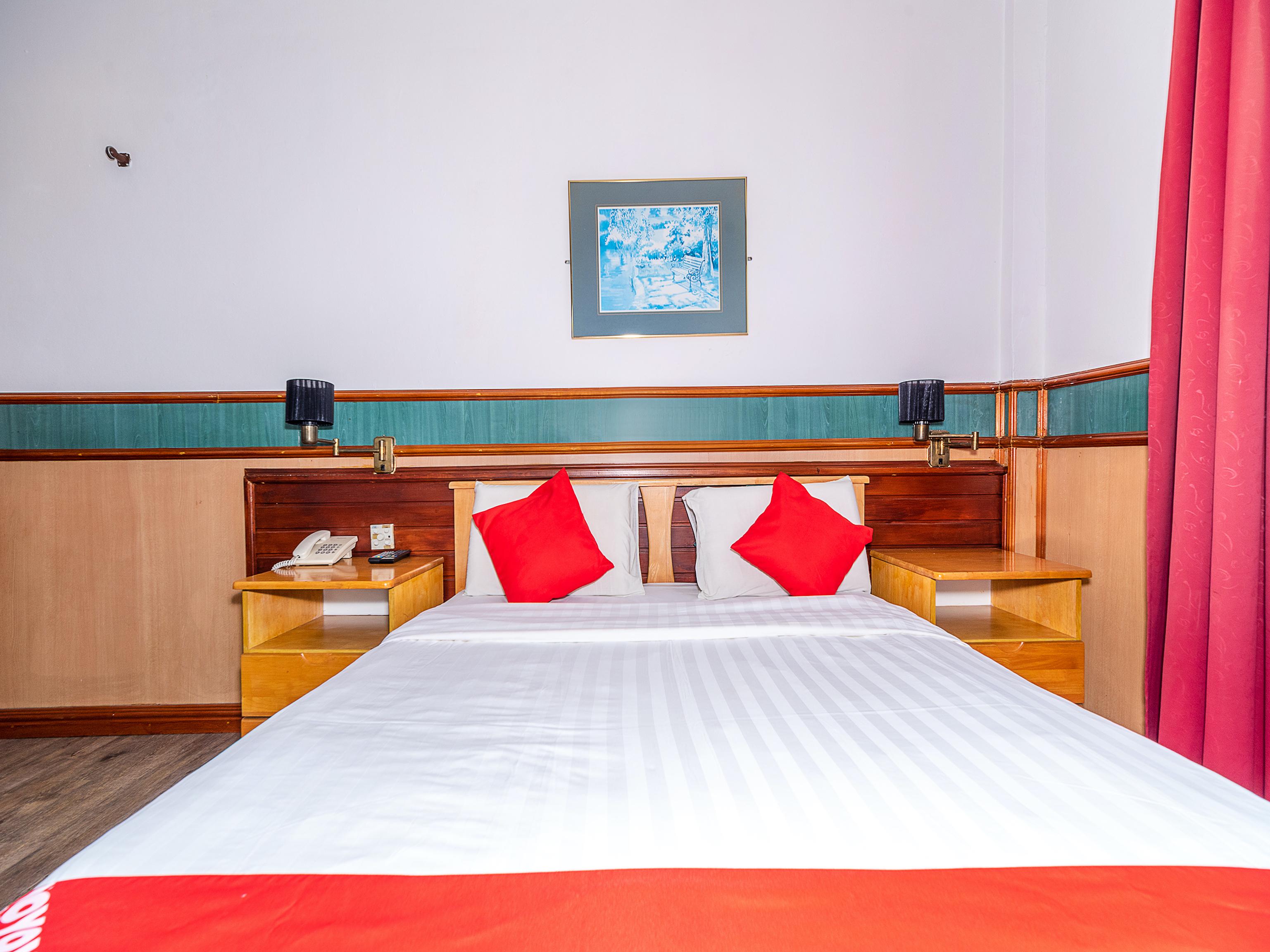 Oyo 89864 Hotel Holiday Park Kota Kinabalu Bagian luar foto