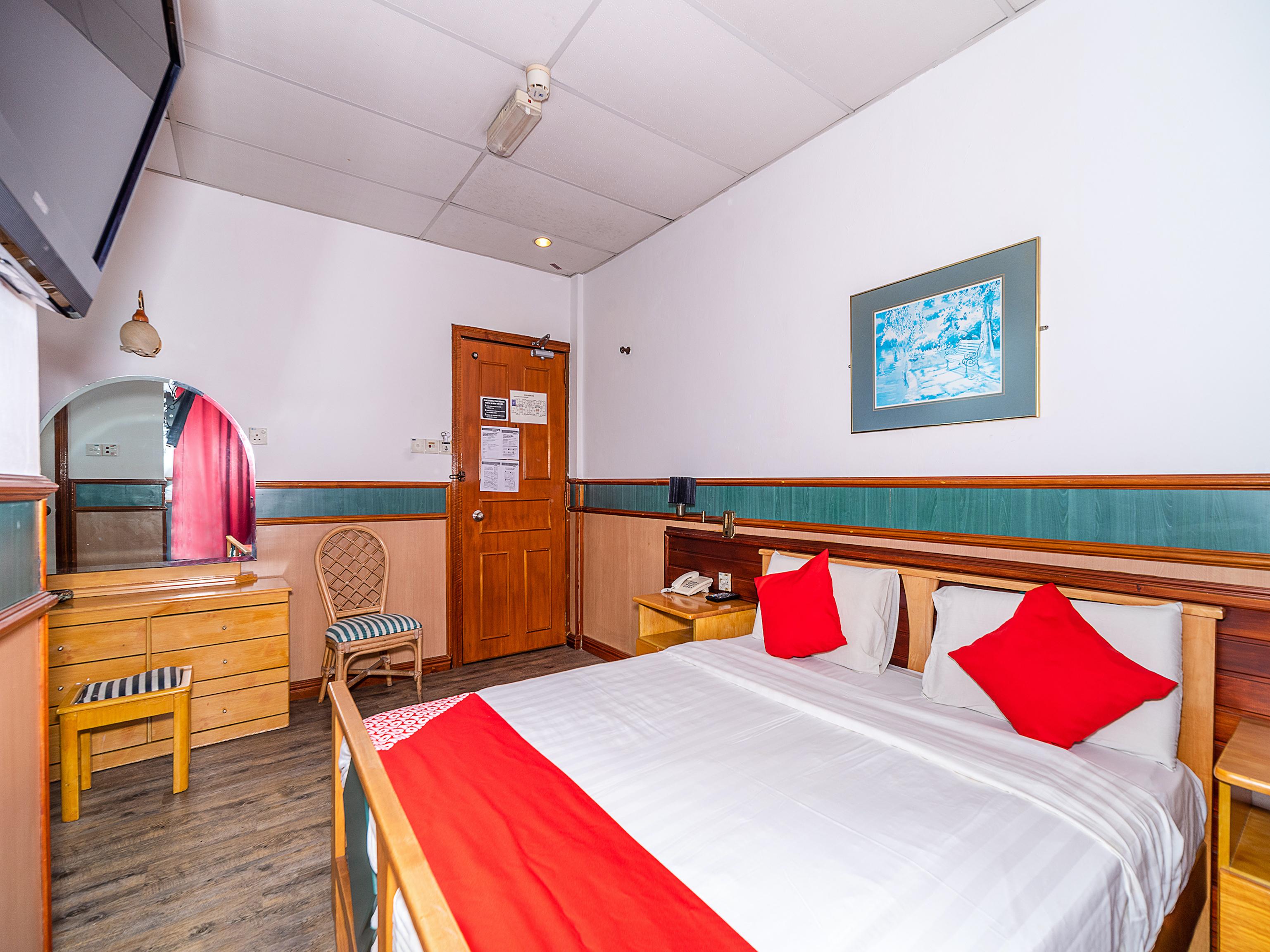 Oyo 89864 Hotel Holiday Park Kota Kinabalu Bagian luar foto