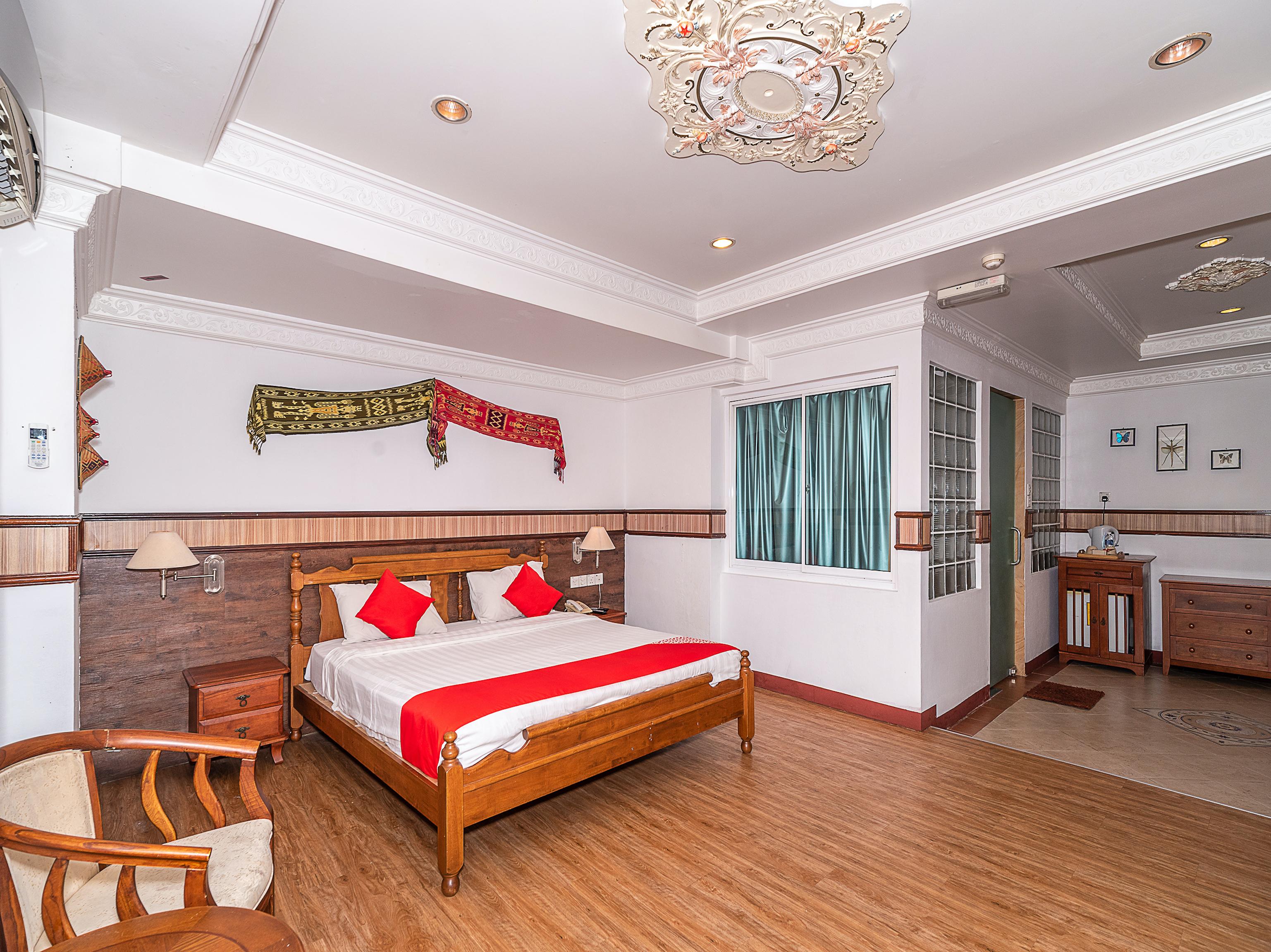 Oyo 89864 Hotel Holiday Park Kota Kinabalu Bagian luar foto