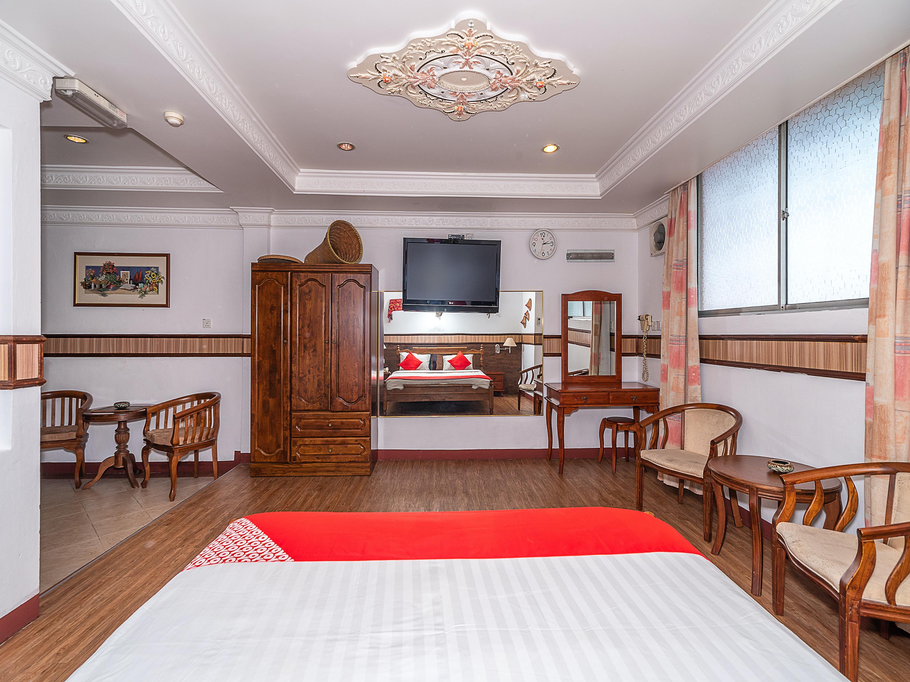 Oyo 89864 Hotel Holiday Park Kota Kinabalu Bagian luar foto