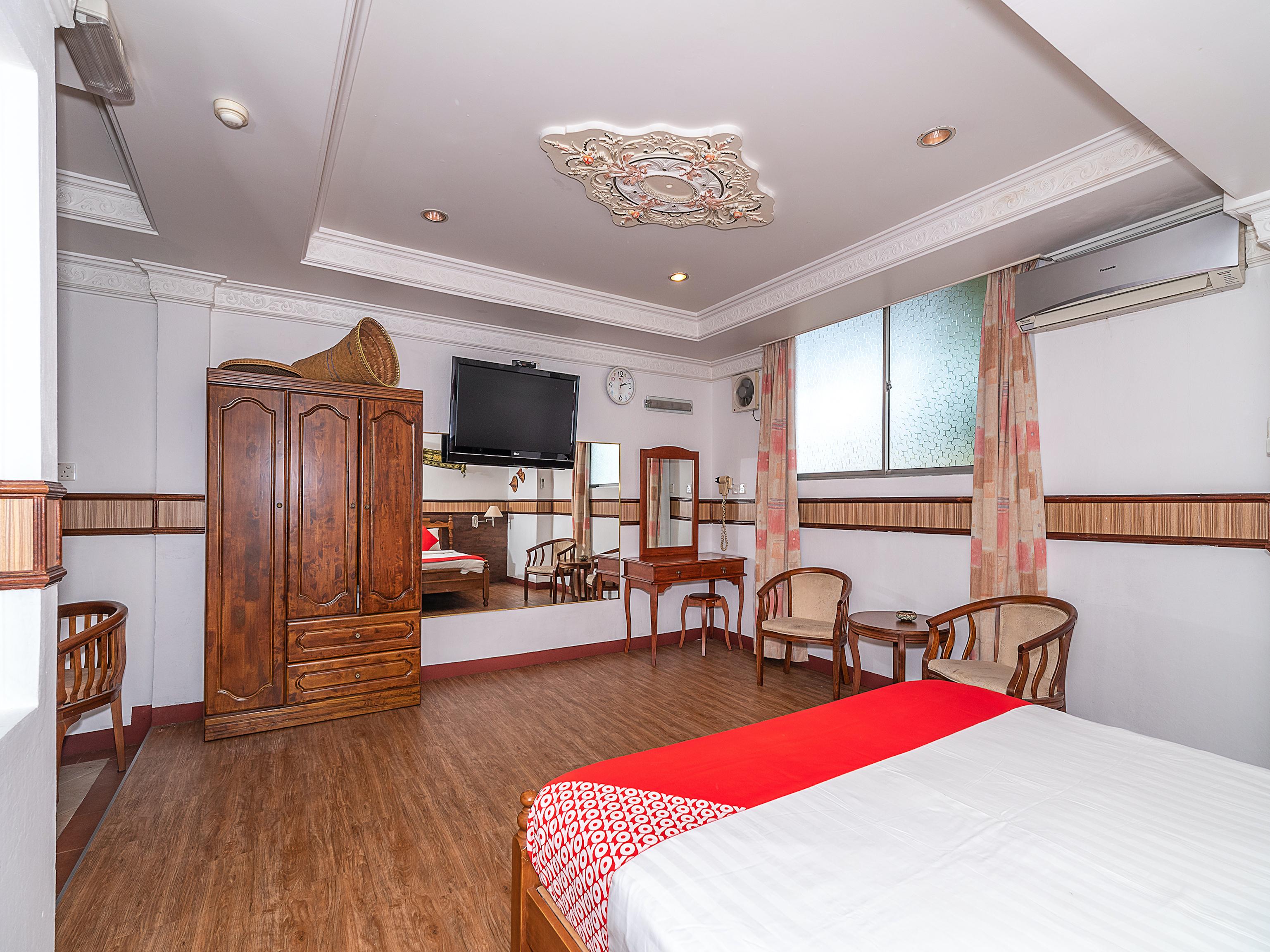 Oyo 89864 Hotel Holiday Park Kota Kinabalu Bagian luar foto