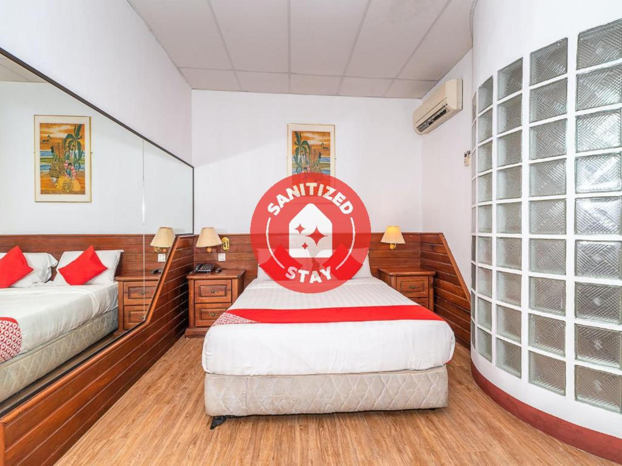 Oyo 89864 Hotel Holiday Park Kota Kinabalu Bagian luar foto