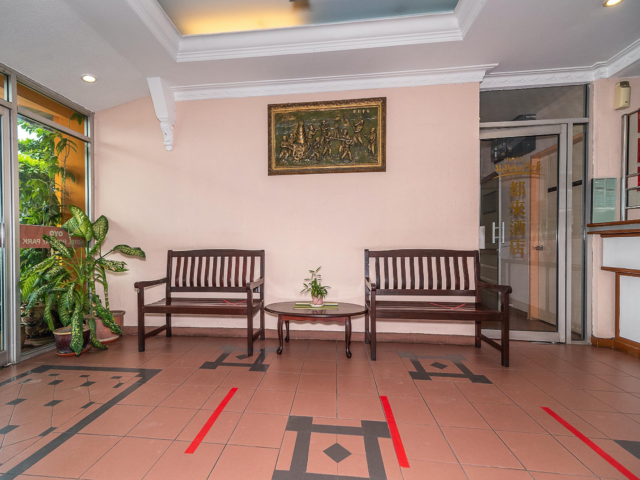 Oyo 89864 Hotel Holiday Park Kota Kinabalu Bagian luar foto