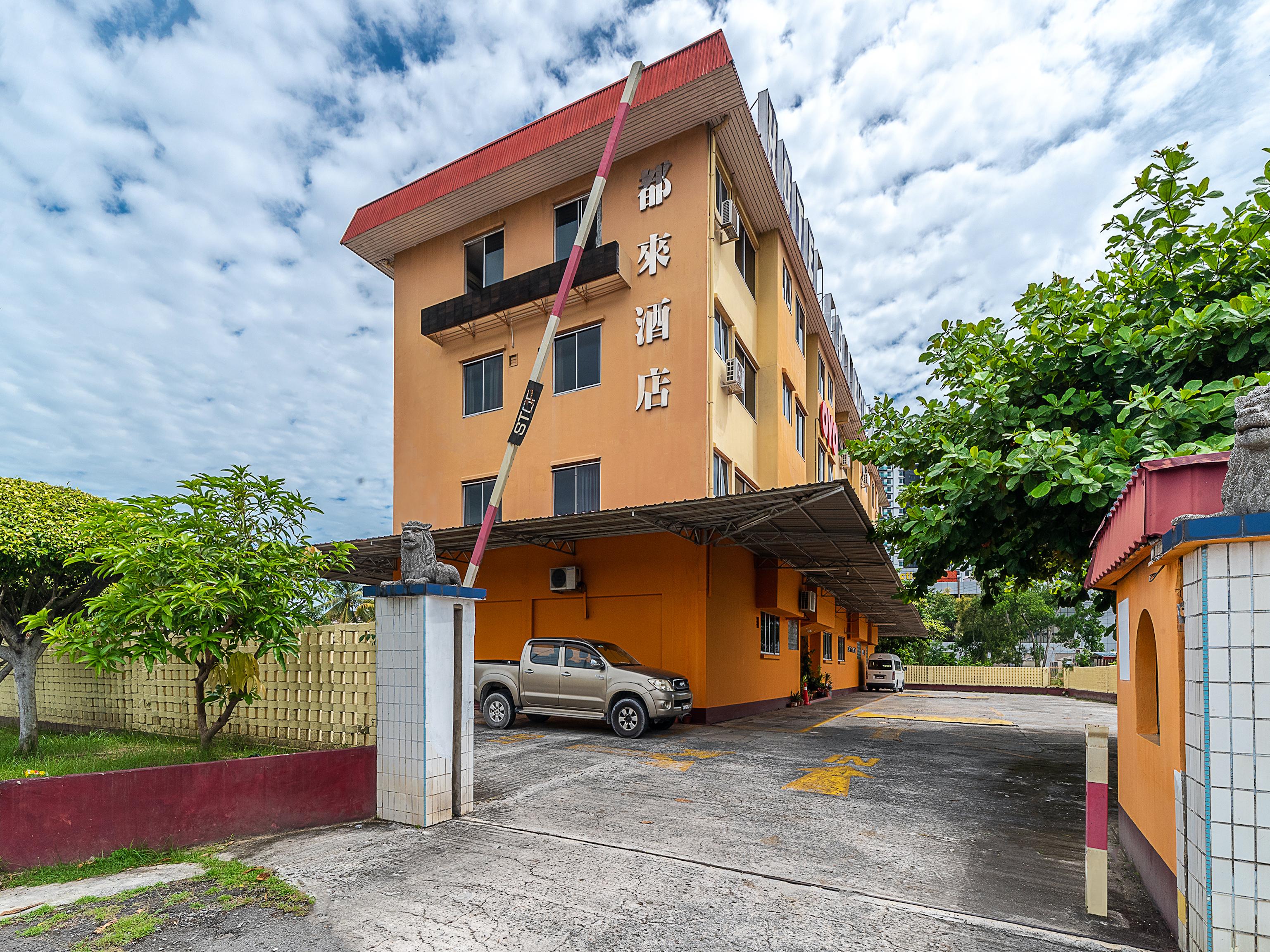 Oyo 89864 Hotel Holiday Park Kota Kinabalu Bagian luar foto