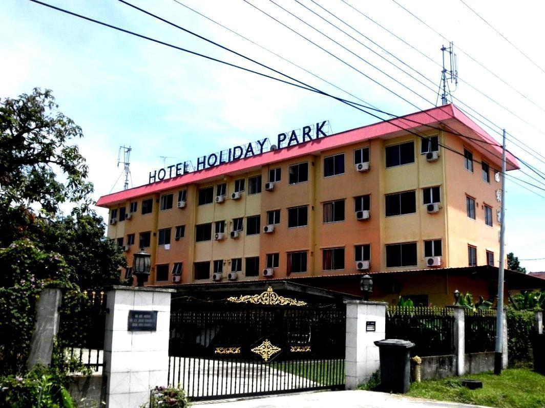 Oyo 89864 Hotel Holiday Park Kota Kinabalu Bagian luar foto