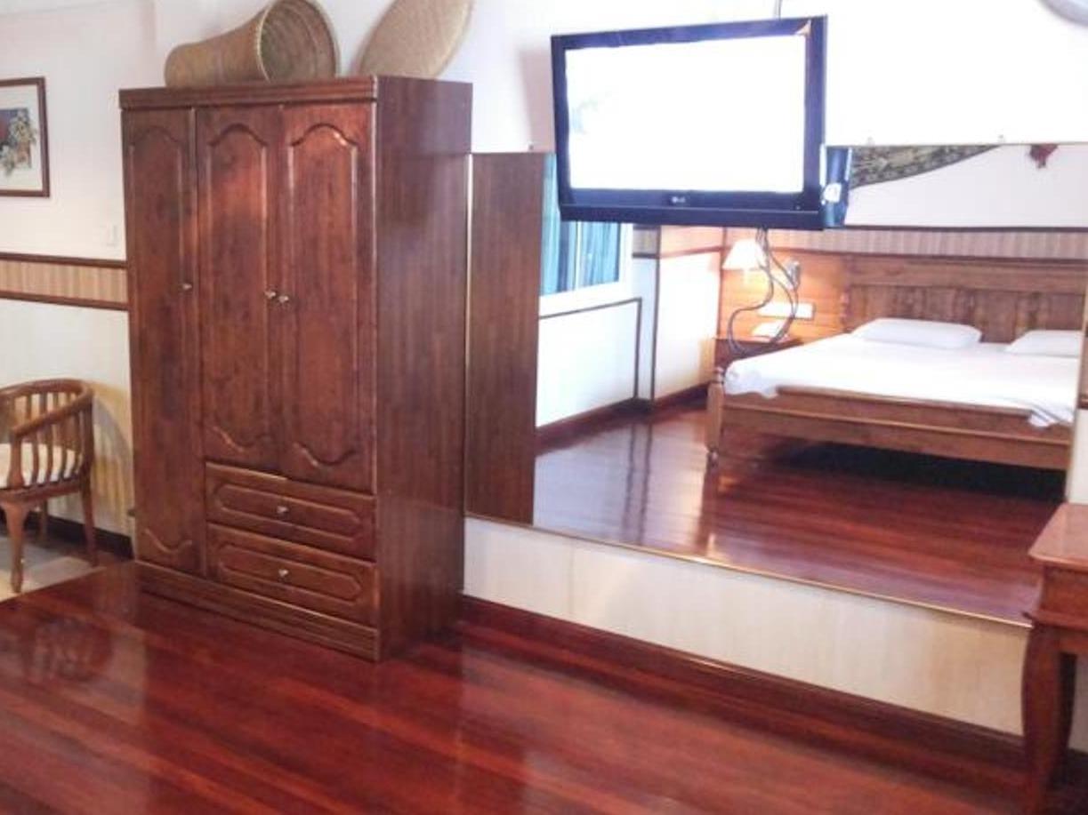 Oyo 89864 Hotel Holiday Park Kota Kinabalu Bagian luar foto